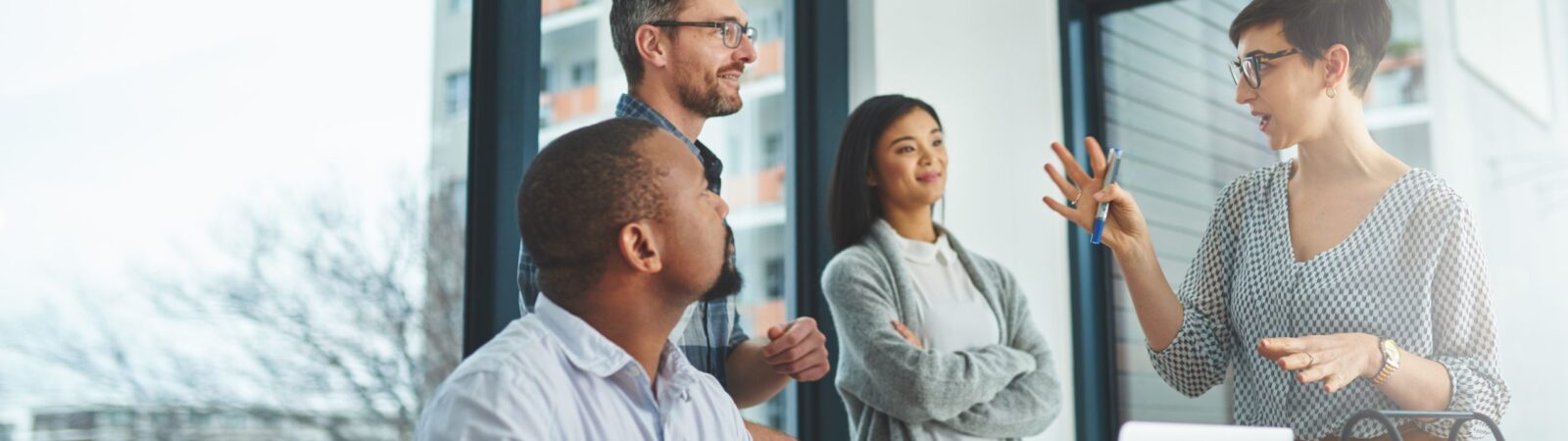 Por que empresas em crescimento devem investir em uma solução de software completa para RH?
