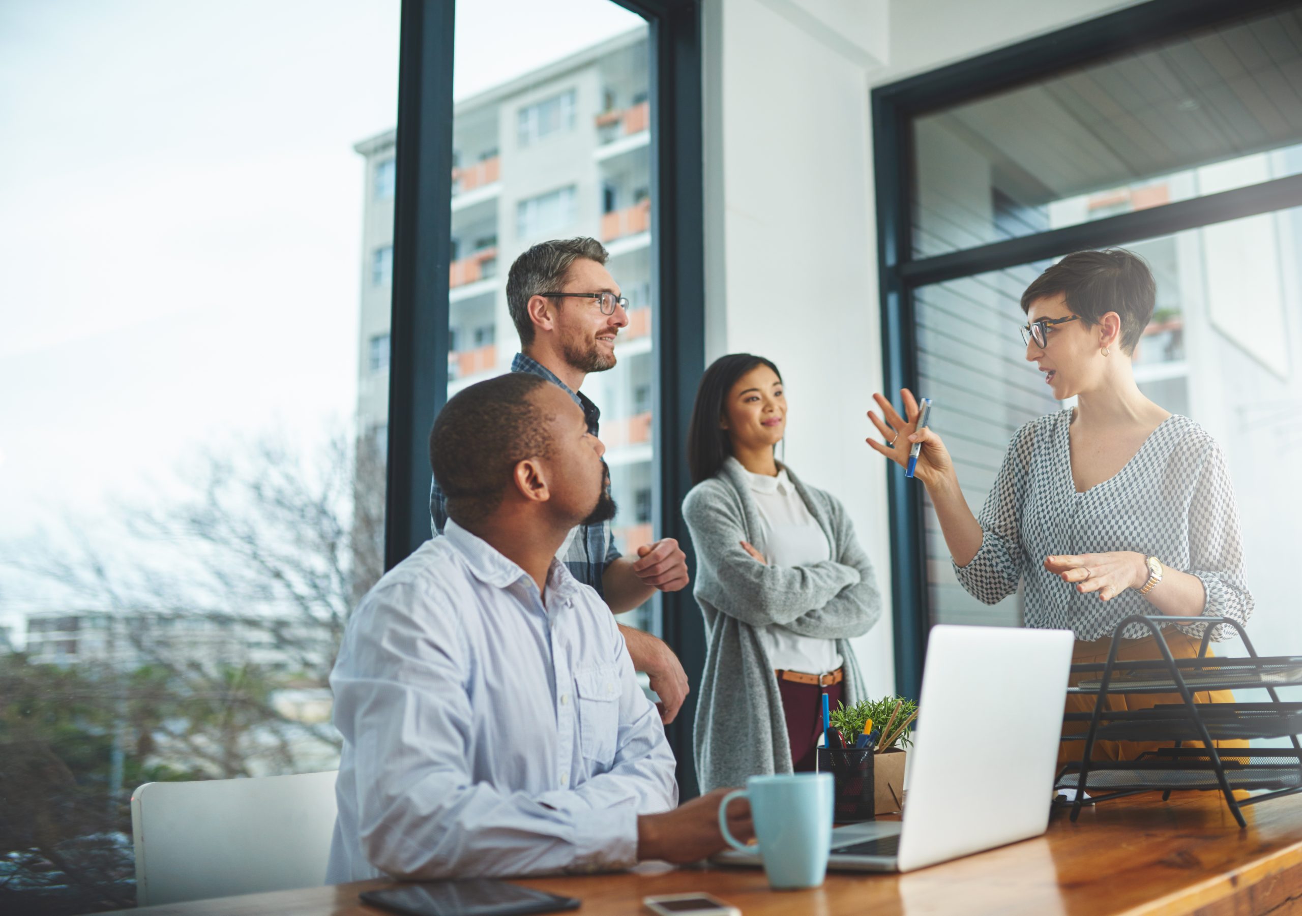 Por que empresas em crescimento devem investir em uma solução de software completa para RH?