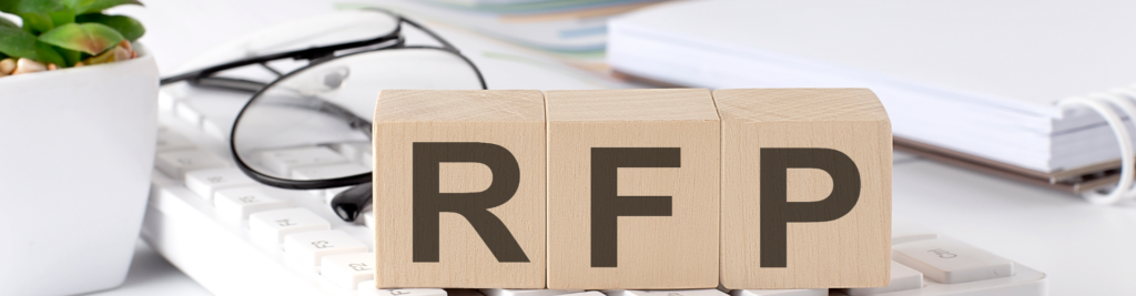 Time de RH conferindo o checklist para uma RFP em Folha de Pagamento