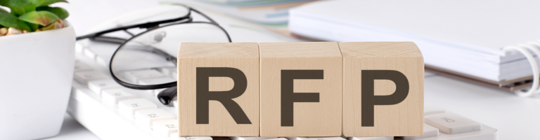 Time de RH conferindo o checklist para uma RFP em Folha de Pagamento